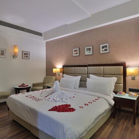 Krios Hotel - Near Sg Highway, Ahmedabad Buitenkant foto