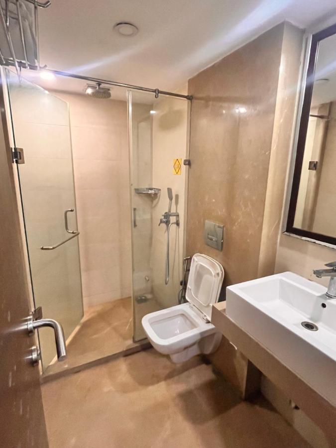 Krios Hotel - Near Sg Highway, Ahmedabad Buitenkant foto