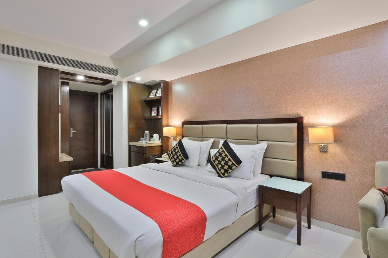 Krios Hotel - Near Sg Highway, Ahmedabad Buitenkant foto