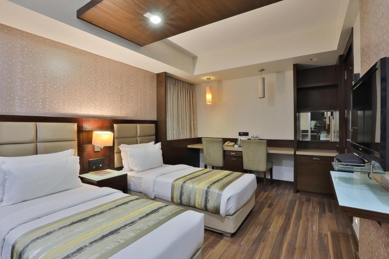 Krios Hotel - Near Sg Highway, Ahmedabad Buitenkant foto