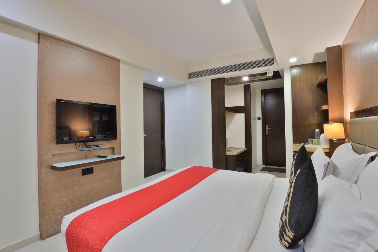 Krios Hotel - Near Sg Highway, Ahmedabad Buitenkant foto