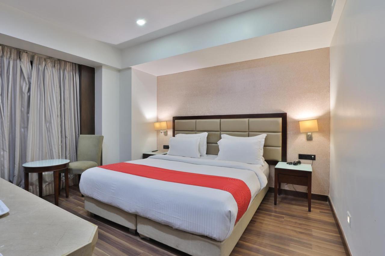 Krios Hotel - Near Sg Highway, Ahmedabad Buitenkant foto