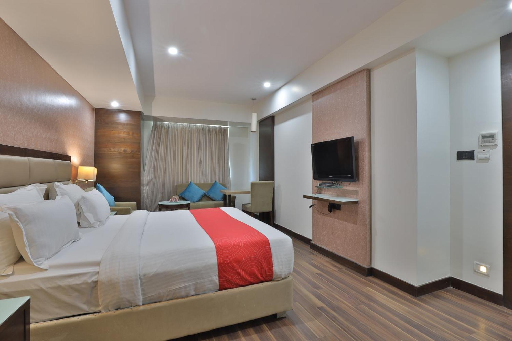 Krios Hotel - Near Sg Highway, Ahmedabad Buitenkant foto