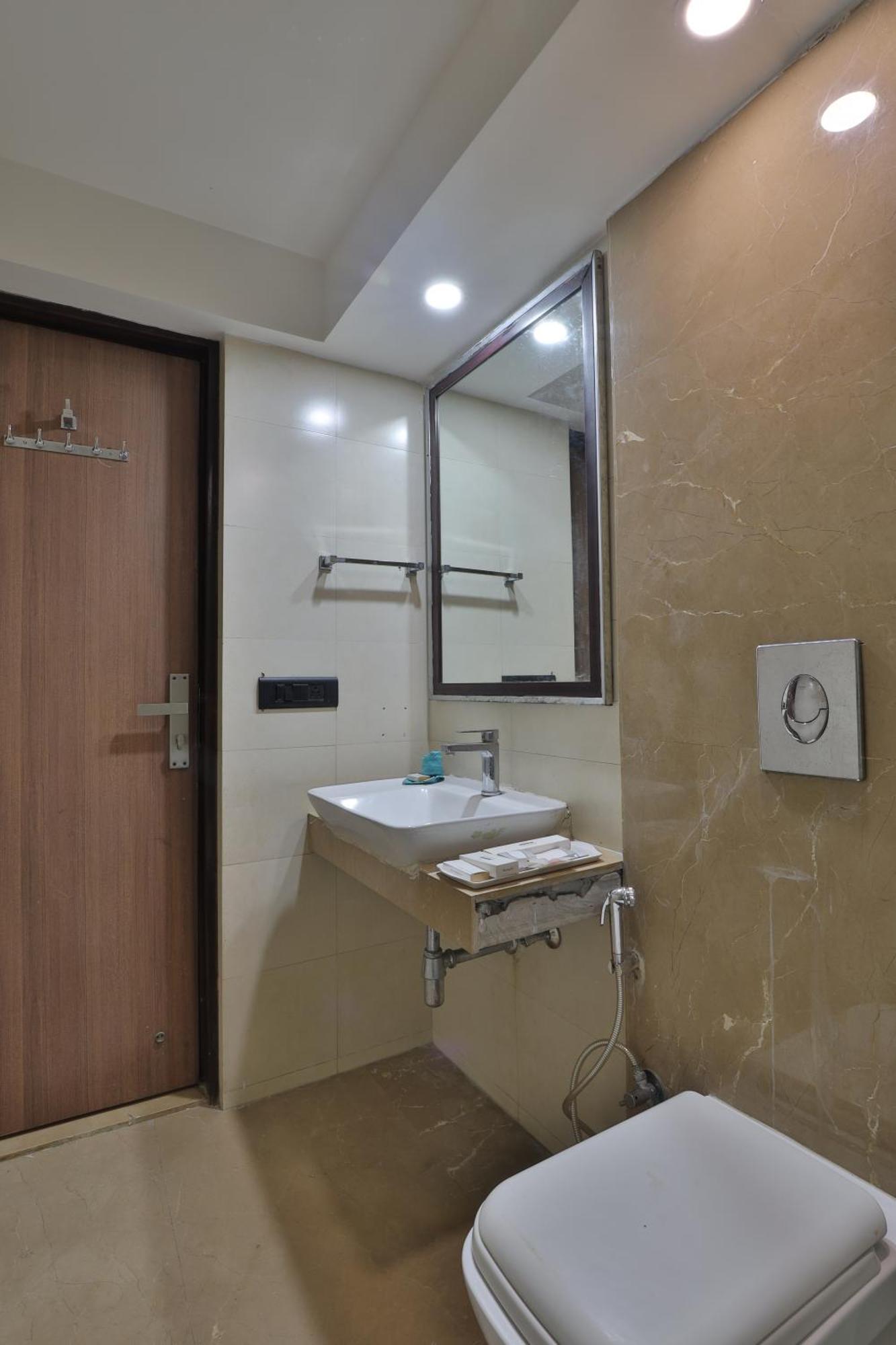 Krios Hotel - Near Sg Highway, Ahmedabad Buitenkant foto