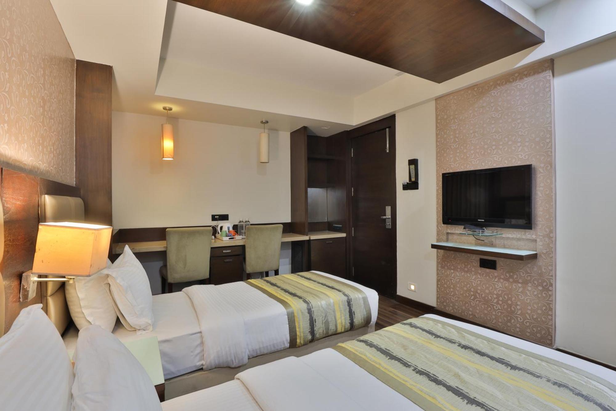 Krios Hotel - Near Sg Highway, Ahmedabad Buitenkant foto