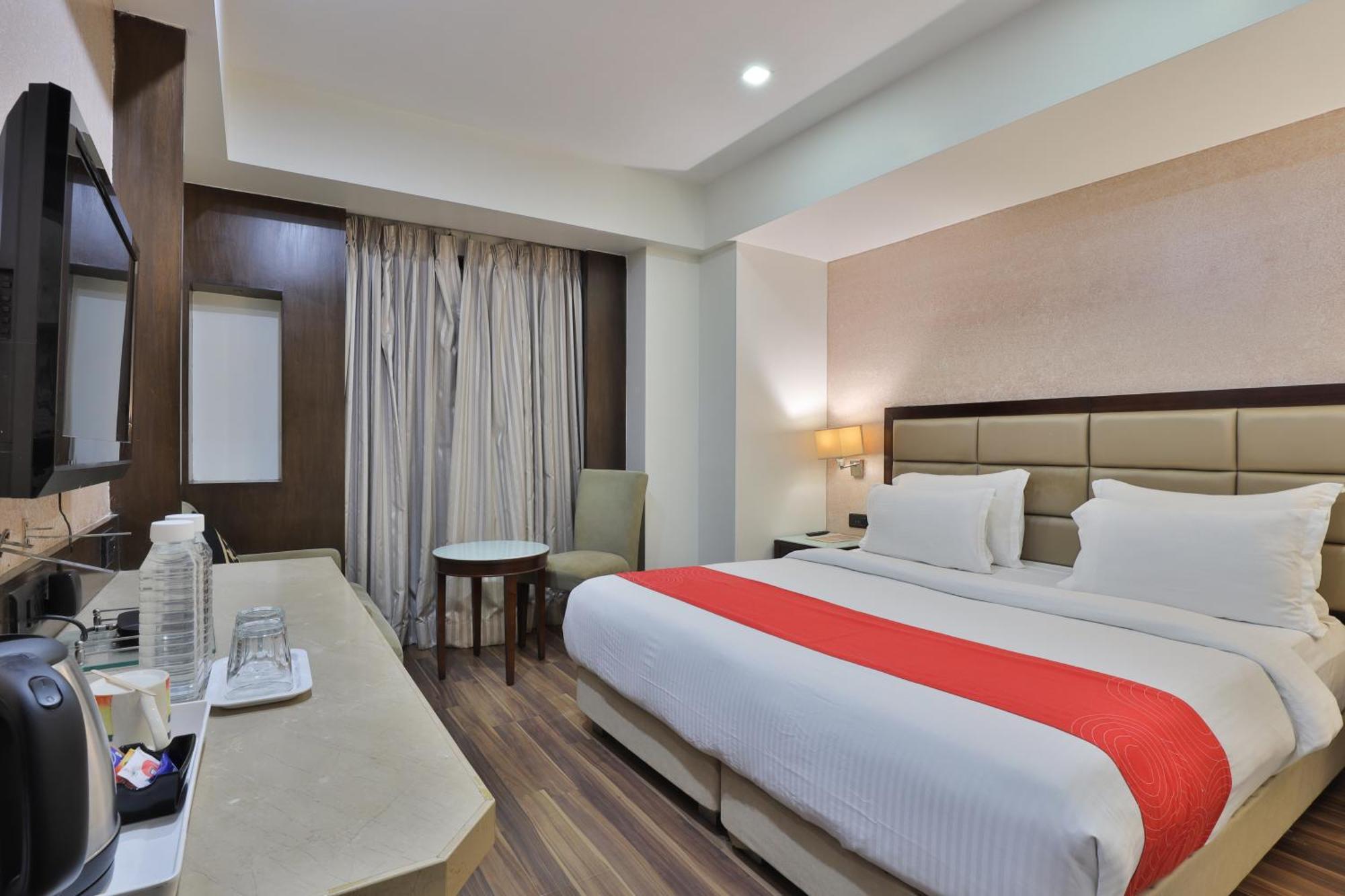 Krios Hotel - Near Sg Highway, Ahmedabad Buitenkant foto