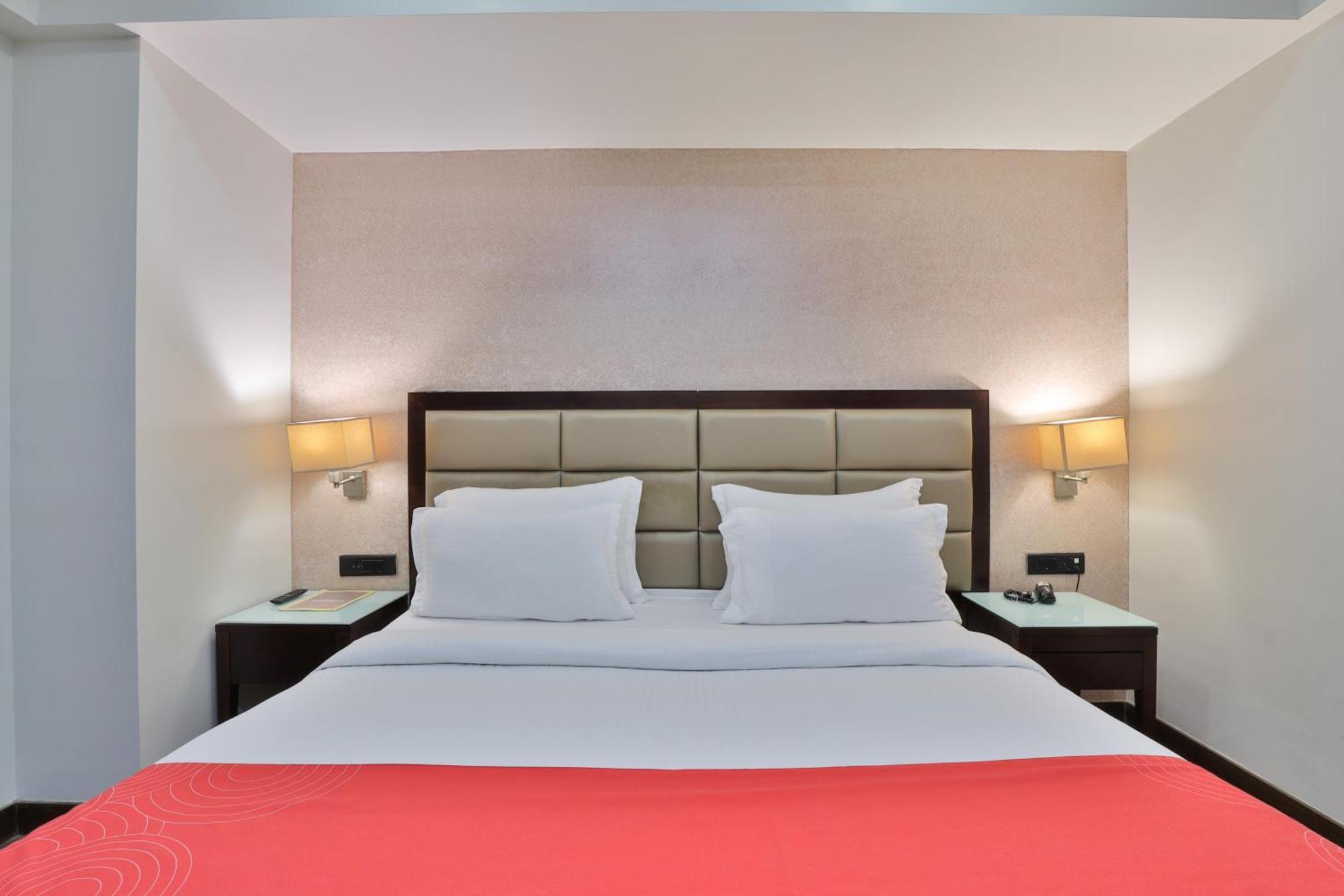 Krios Hotel - Near Sg Highway, Ahmedabad Buitenkant foto