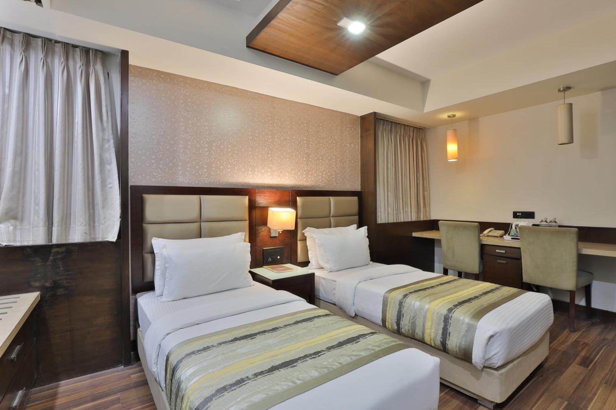 Krios Hotel - Near Sg Highway, Ahmedabad Buitenkant foto