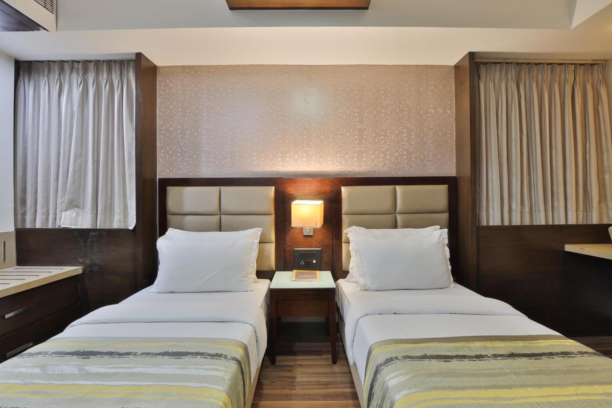 Krios Hotel - Near Sg Highway, Ahmedabad Buitenkant foto
